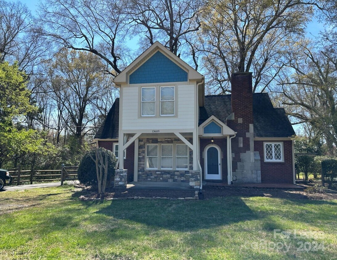 Foto principal - 13609 S Old Statesville Rd
