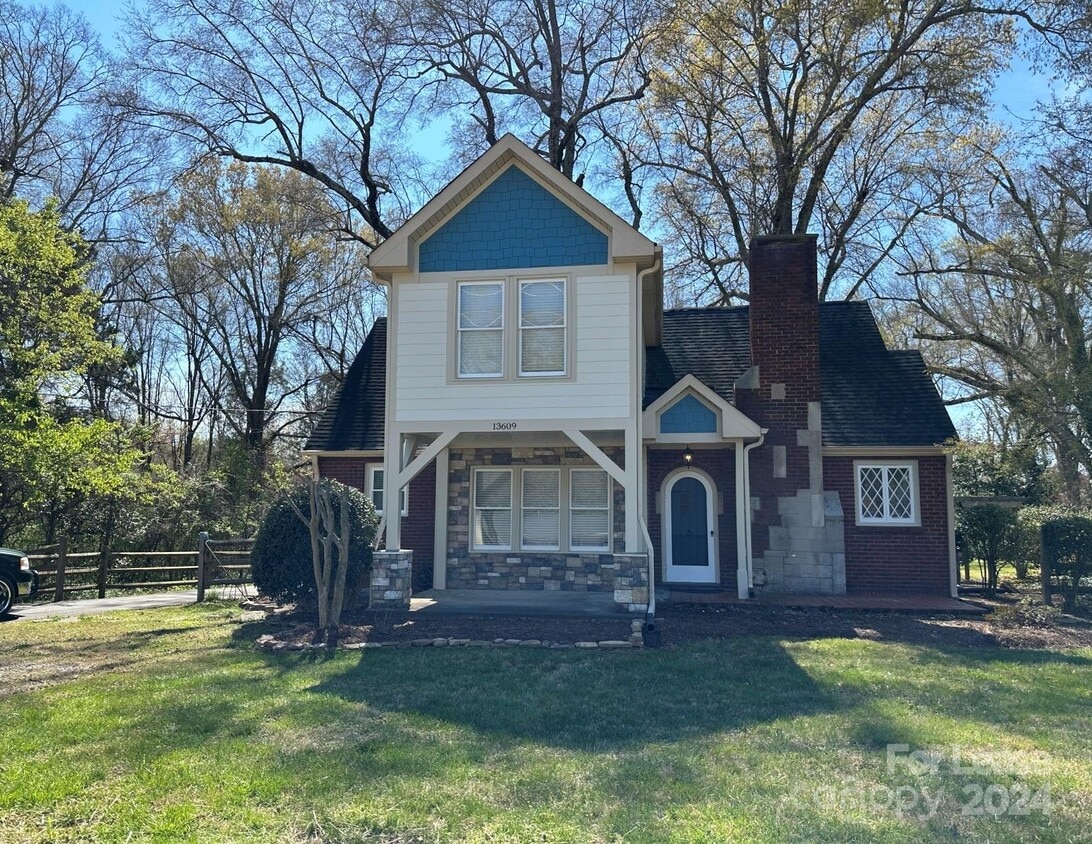 Primary Photo - 13609 S Old Statesville Rd