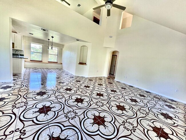 Building Photo - House For Lease In Manor