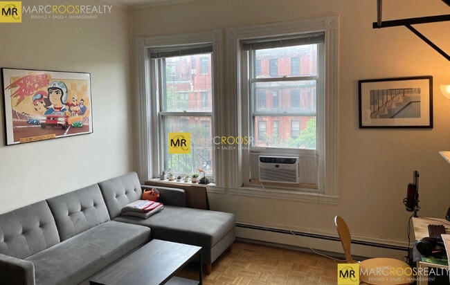 Building Photo - 290 Newbury St