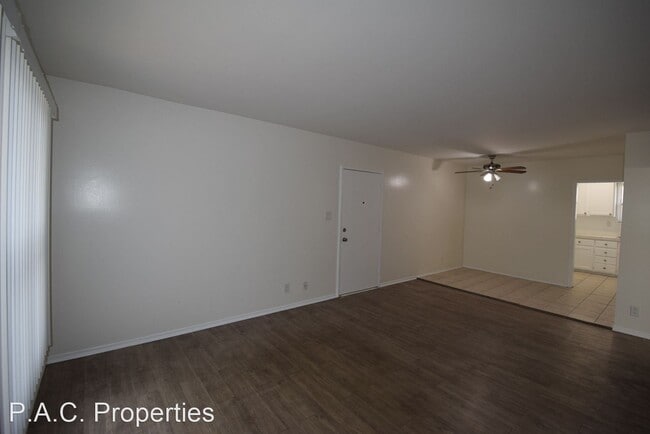 Building Photo - 2 br, 1 bath Apartment - 6937-43 Kester Av...
