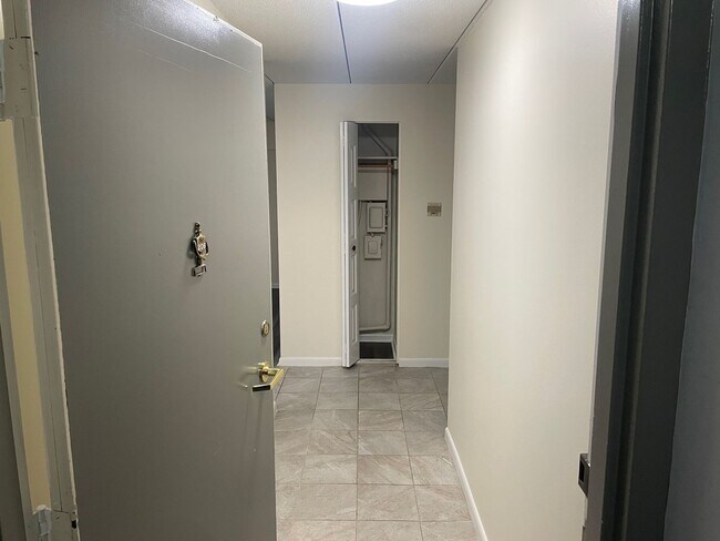 Foto del edificio - Suburban 2-bed with private balcony