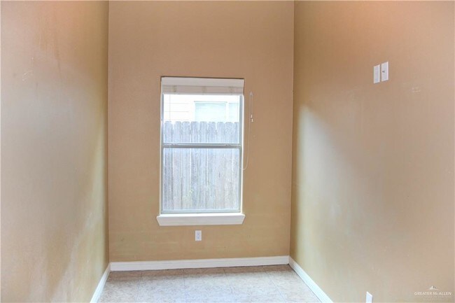 Building Photo - 2203 Llano Mediano Ln