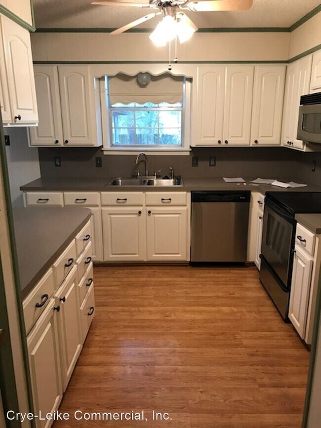Foto del edificio - 3 br, 1.5 bath House - 30 Pleasant Street