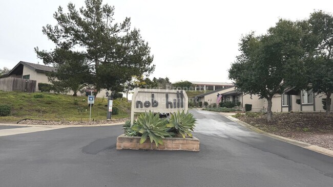 Foto del edificio - ***FULLY RENOVATED 2 bed / 2 bath / 1,120 sqft Home in 55+ Nob Hill Community - Available NOW***