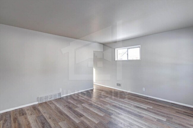 Foto del edificio - 750 S Dequincy St