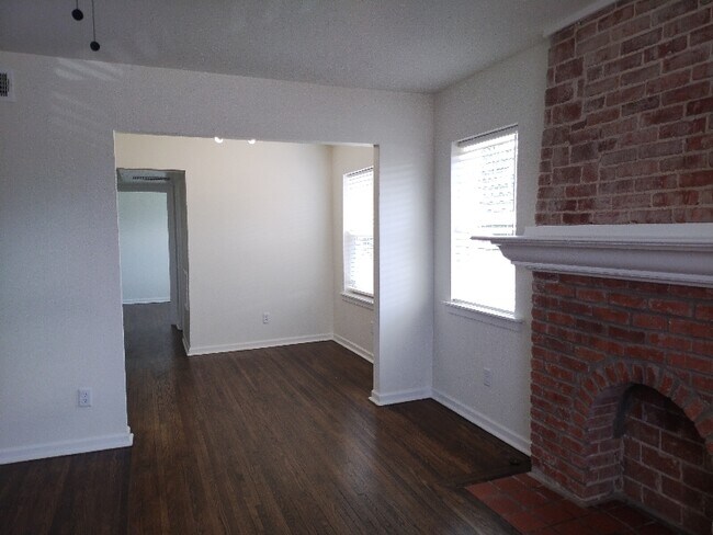 Building Photo - 1312 S Quaker Ave