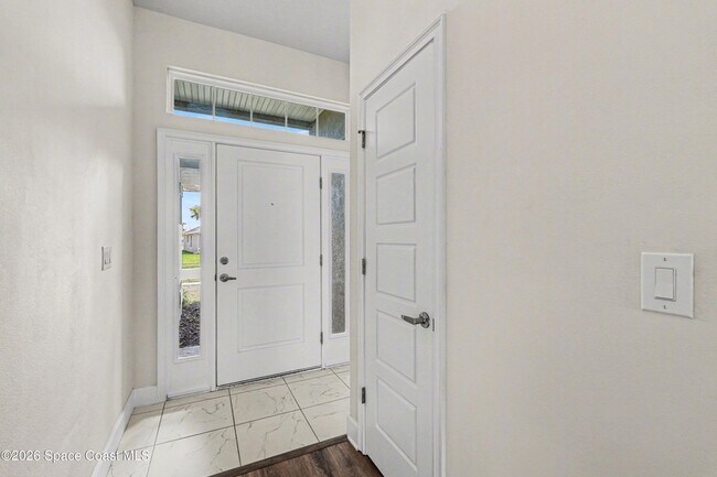 Foto del edificio - 2542 Pinwherry St NW