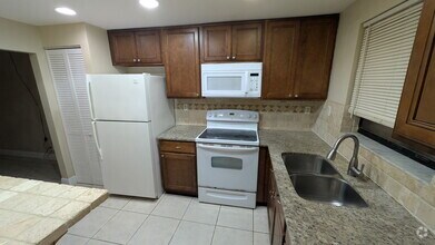 Building Photo - 3017 Riverside Dr