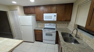 Building Photo - 3017 Riverside Dr