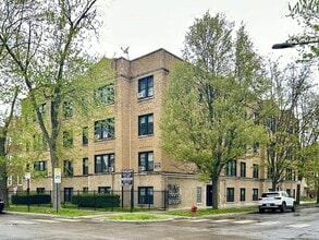 Building Photo - 5008 N Springfield Ave