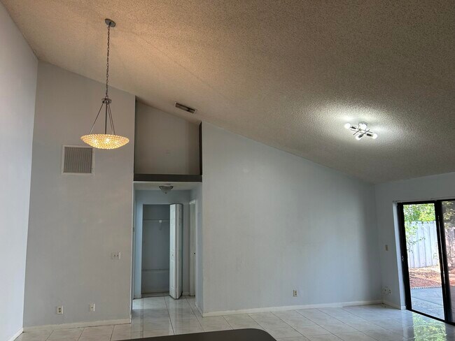 Building Photo - 4393 Woodstock Dr