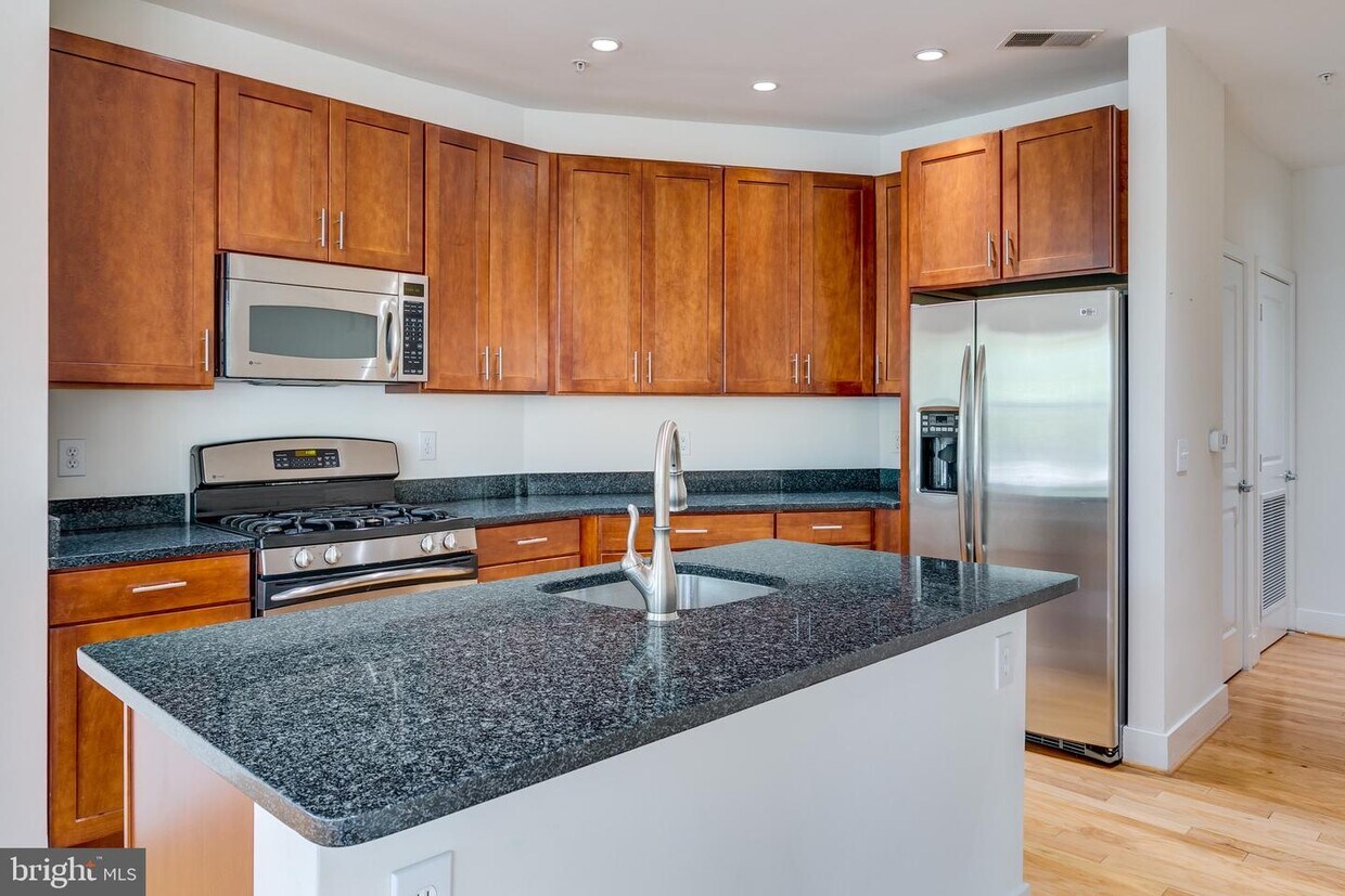 Foto principal - 1800 Wilson Blvd
