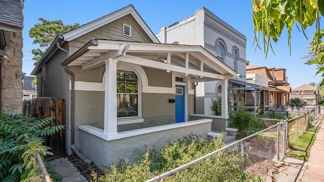 Foto del edificio - Unique 2 Bed, 1 Bath Home in the Lincoln P...