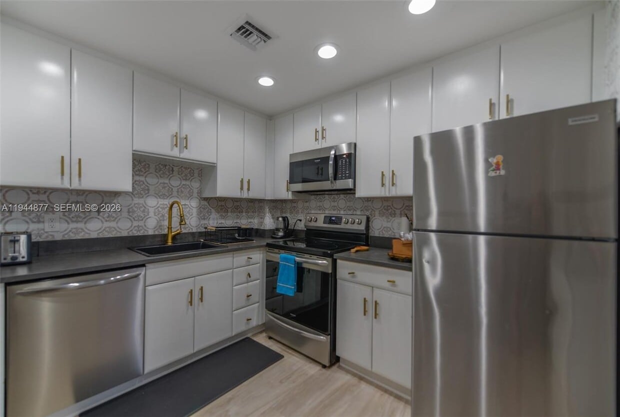 Photo - 1950 S Ocean Drive 19E, Hallandale Beach, FL 33009