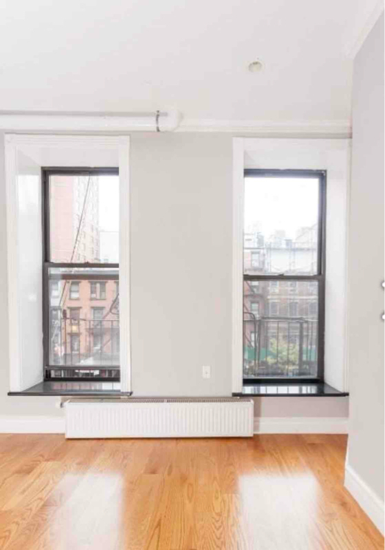 Building Photo - 200 E 14th St