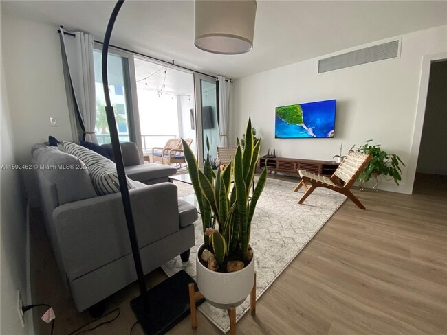 Building Photo - 5005 Collins Ave