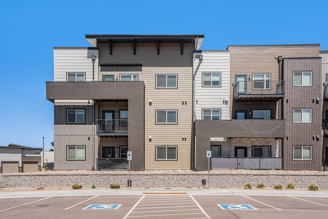 Building Photo - Marq at Monument Ridge