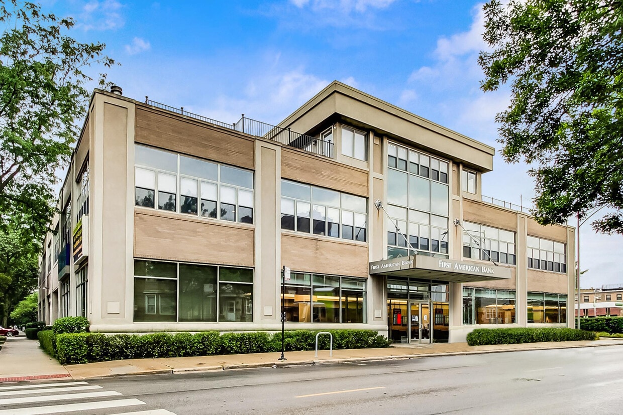 Primary Photo - 2750 N Wayne Ave