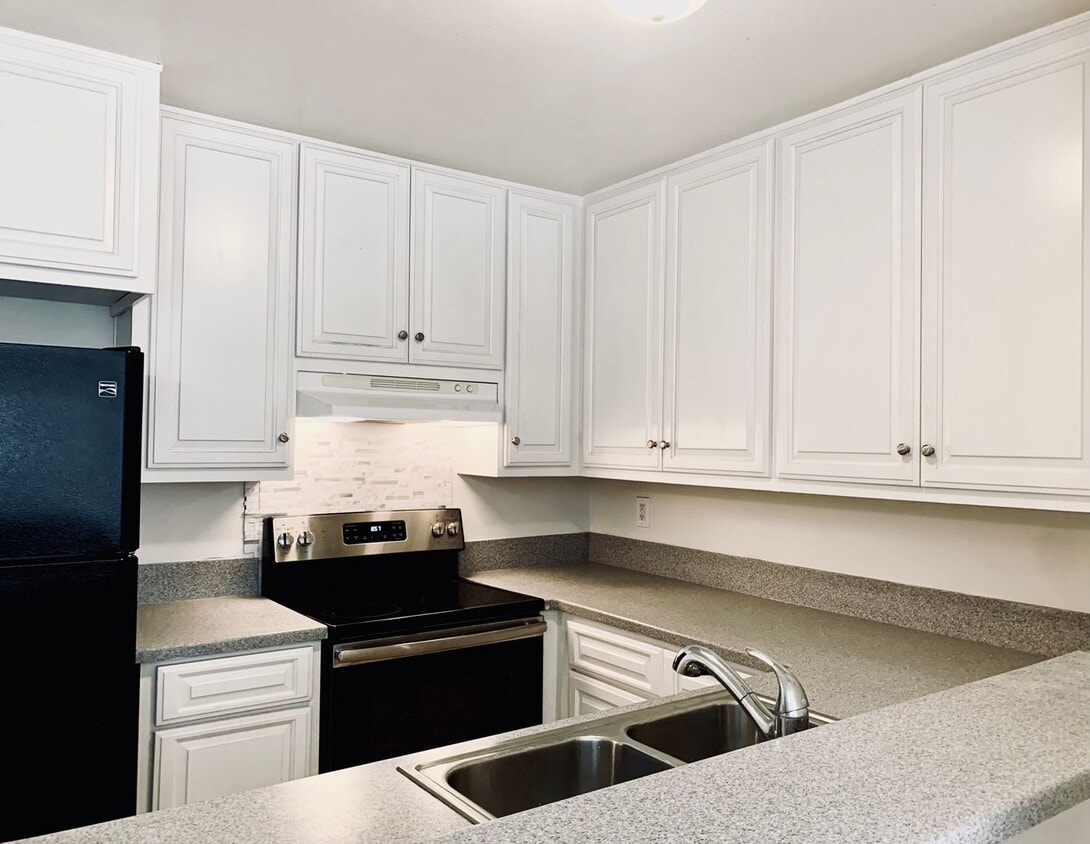 Foto del edificio - 2 bedroom, 1 bath, upper level unit