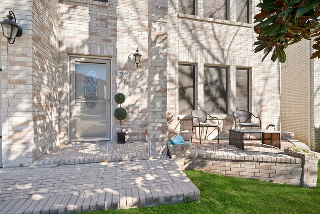 Foto del edificio - 11016 Forest Shower