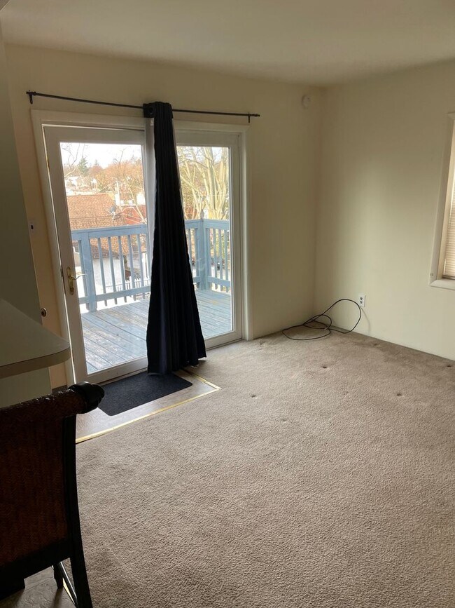 Building Photo - 2740 E County Line