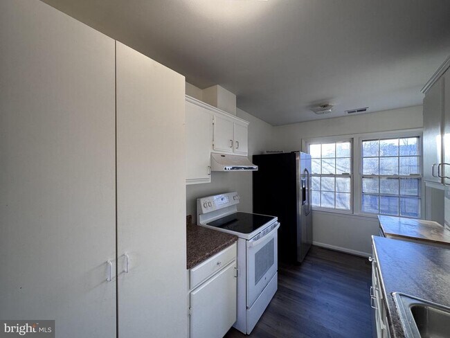 Foto del edificio - 12335 Woodlawn Ct