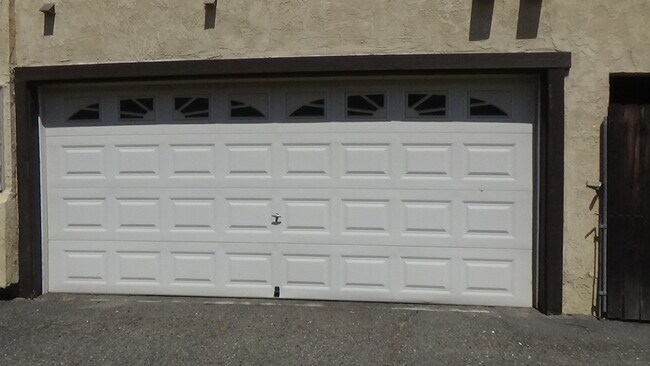 Garage Door - 1117 Seabreeze Way