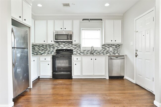 Building Photo - 5015 Polk St