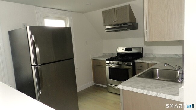 Building Photo - 1655 Iranistan Ave