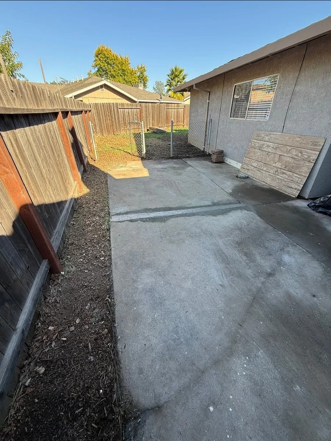 Building Photo - 9652 Lake Natoma Dr