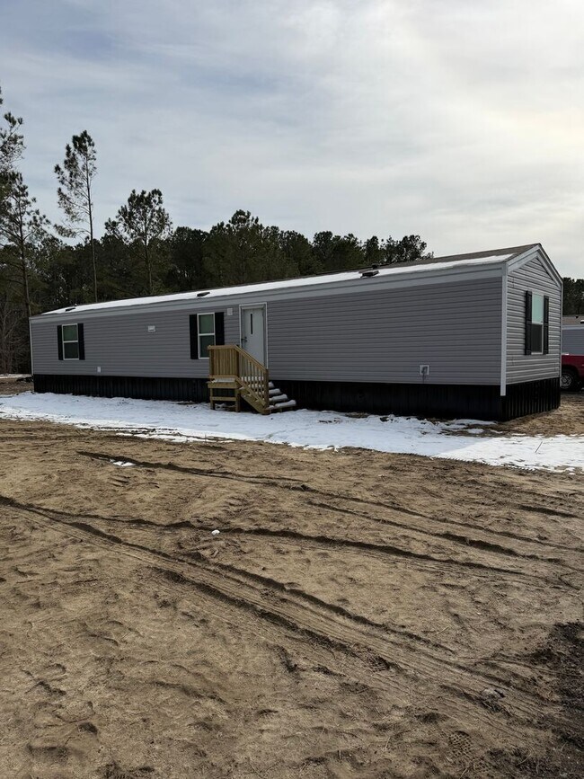 Building Photo - 3 Bed / 2 Bath Rental Available – Loris Area