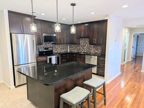 Building Photo - 20 Central St