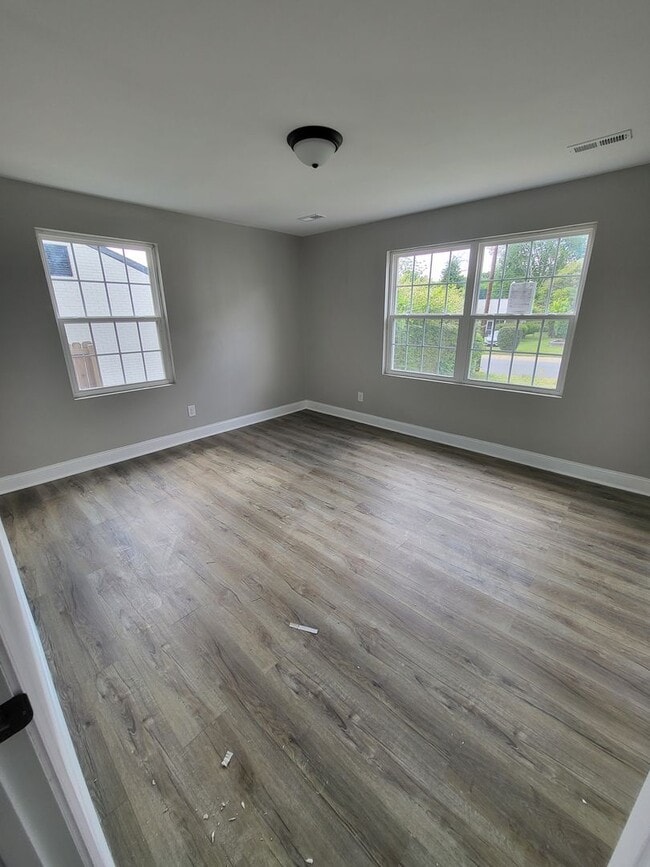 Building Photo - Remodeled 3BR home minutes from Uptown Cha...