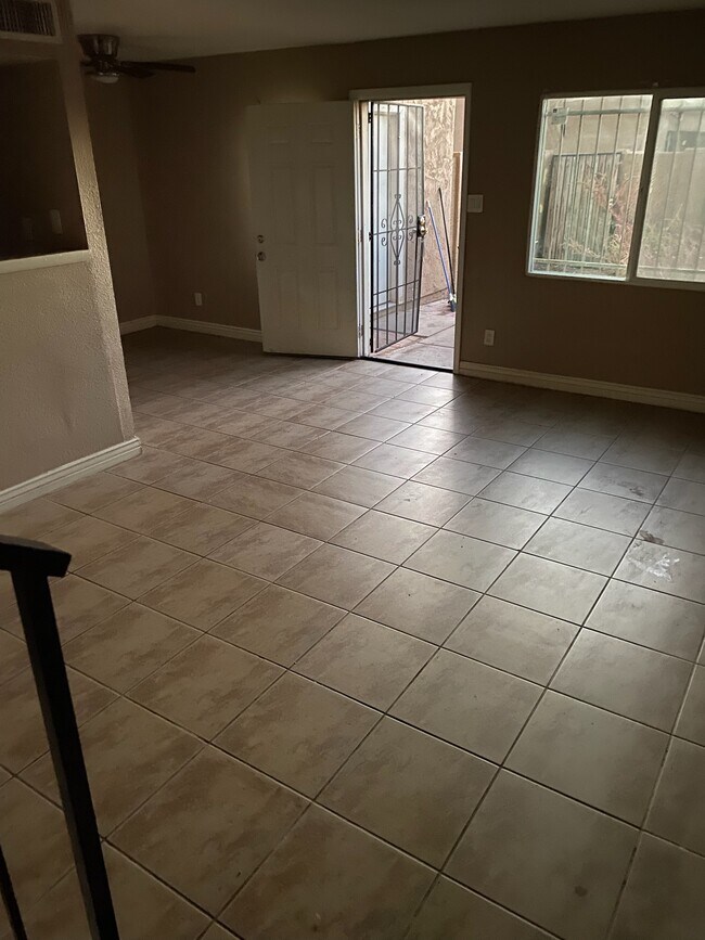 Foto del edificio - 4645 E Wood St