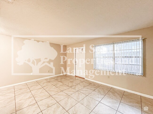 Foto del edificio - 732 Angelina Ln