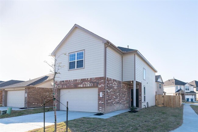 Building Photo - 17447 Linthorne St