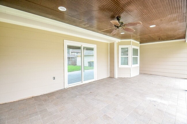 Building Photo - 15614 Dawnbrook Dr