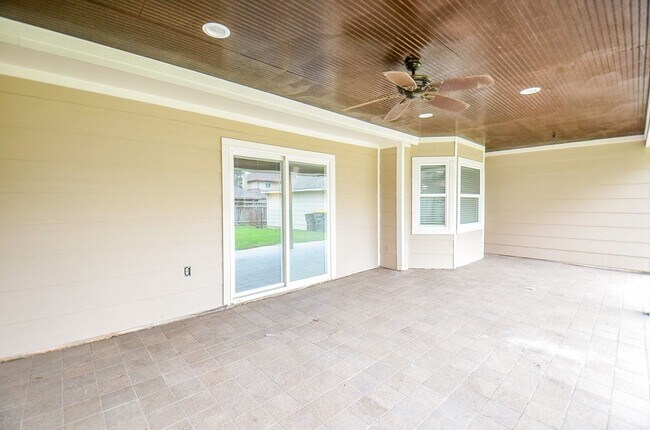 Foto del edificio - 15614 Dawnbrook Dr