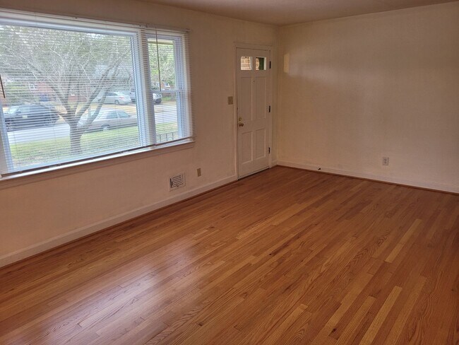 Foto del edificio - LAKE SMITH TERRACE - 4 bedroom 2 bath Ranc...