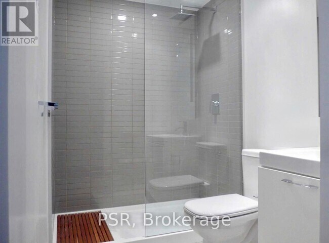 Photo du bâtiment - 629 King St W