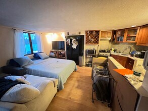 Building Photo - 38 Cabot St