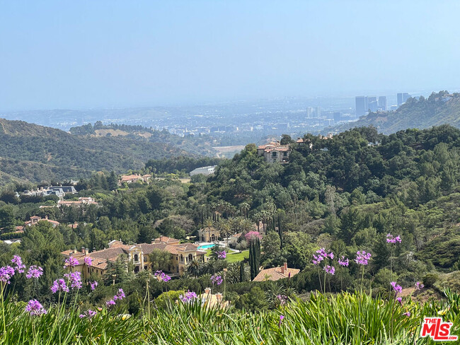 Building Photo - 13170 MULHOLLAND Dr