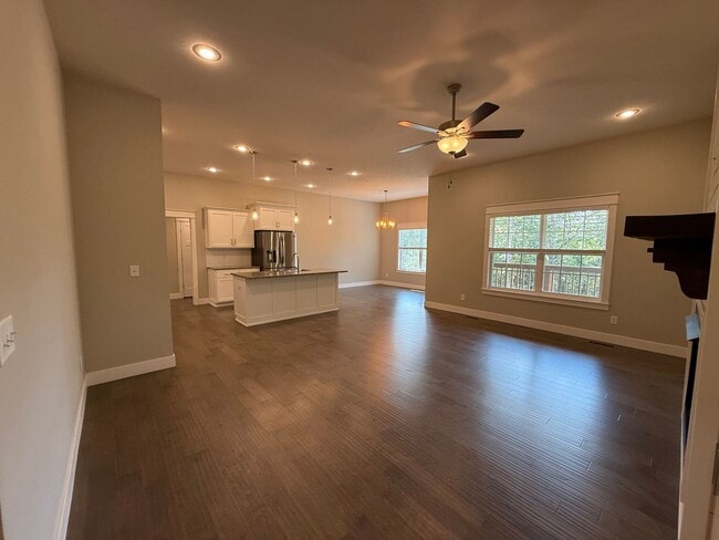 Foto del edificio - Gorgeous 4Bedroom House, on spacious 2 acres