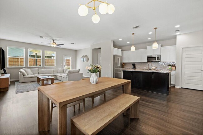 Building Photo - 9809 Eloquence Dr