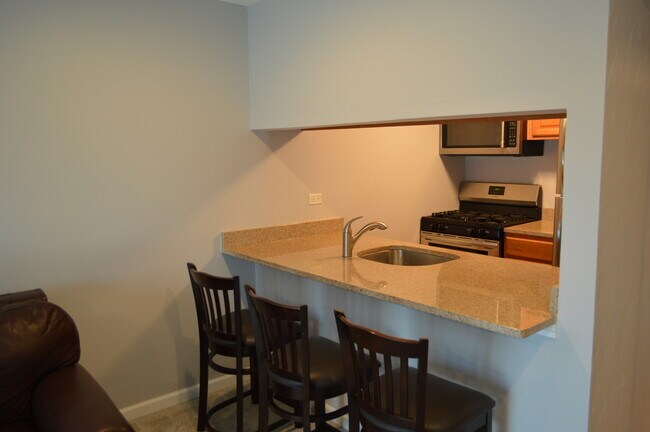 Building Photo - 5 Oak Creek Dr