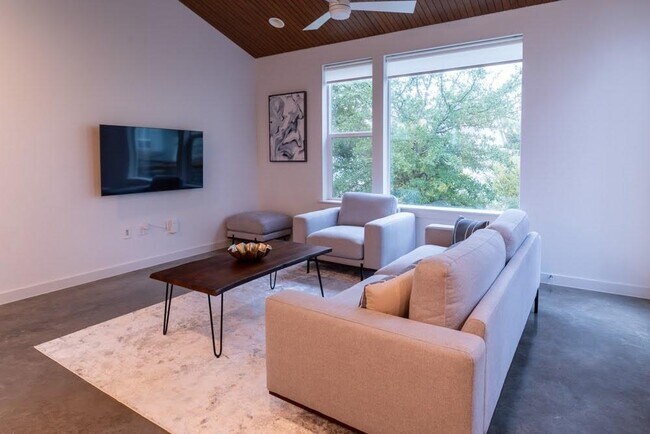 Building Photo - 3001 Del Curto Rd