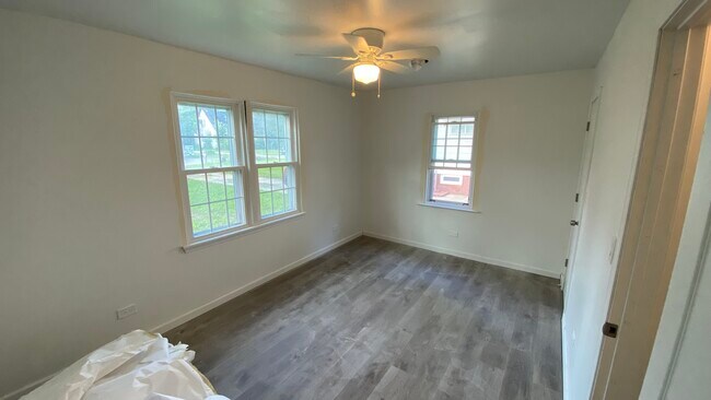 Building Photo - 122 Hillcrest Dr