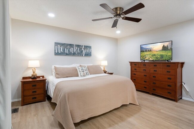 Foto del edificio - 5877 Baydy Peak Rd
