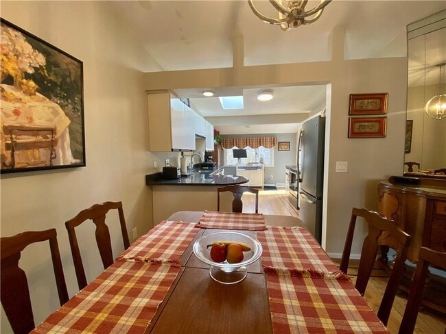 Building Photo - 9 Shadow Brook Ln